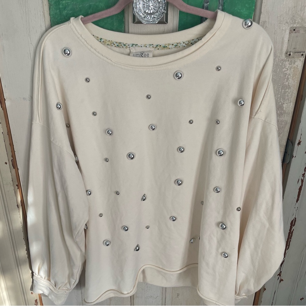 Umgee 🌸 Cream Embellished Sweatshirt